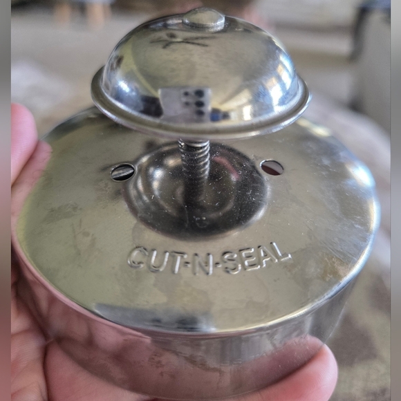 Pampered Chef Cut-N-Seal - Picture 5 of 8